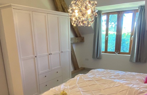 Montgibaud Cottage | Beautiful 2 bed 2 Bath Cottage set in Gorgeous Garden