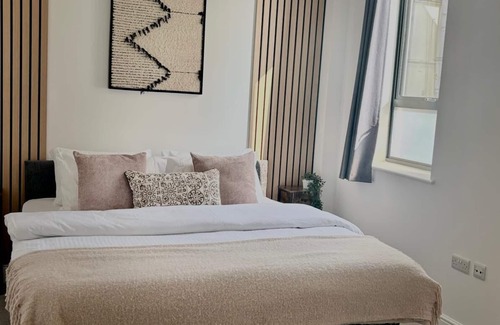 Worthing Apartment | Beautiful 2 Bed Apartment on Beach by Urban Roost