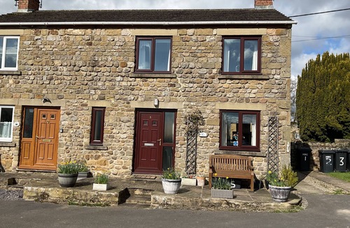 Grewelthorpe Cottage | Cozy 2-Bed Cottage in Grewelthorpe with Family Amenities