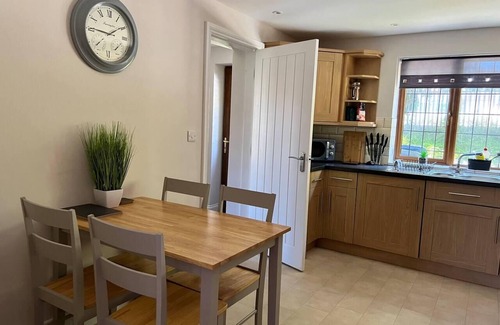 Lincoln House | Cozy 2-Bed House in Lincoln: Pet-Friendly Retreat