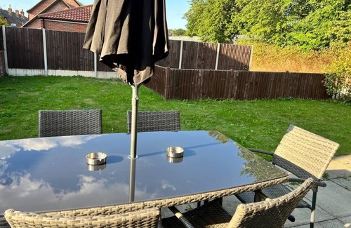 Lincoln House | Cozy 2-Bed House in Lincoln: Pet-Friendly Retreat