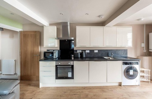 Egremont House | Highly Rated 2-Bed House with Kitchen in Egremont - Milo's Place