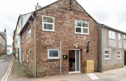 Egremont House | Highly Rated 2-Bed House with Kitchen in Egremont - Milo's Place