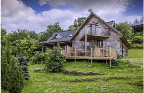 Dalmally Cabin | Cozy 2-Bed Lodge with Hot Tub and Sauna for Your Getaway