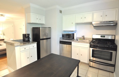 South Lamar Condo | Stylish 2 Bed South Lamar Oasis with Pool & Spa