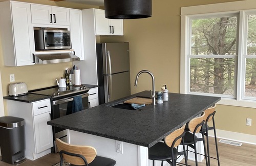 Baldwin House | Idyllic 2 Bedroom Guest House with Ocean View at Big Star Lake