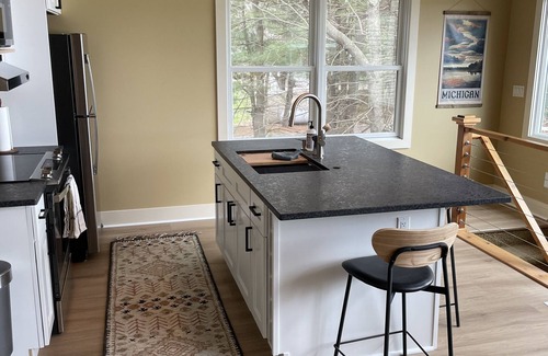 Baldwin House | Idyllic 2 Bedroom Guest House with Ocean View at Big Star Lake