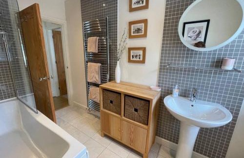 Deganwy Apartment | Stunning 2 Bedroom Apartment with Estuary Views & Child Care