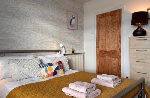 Deganwy Apartment | Stunning 2 Bedroom Apartment with Estuary Views & Child Care
