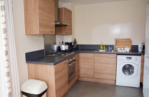 Leytonstone Apartment | Inviting 2 Bedroom Flat with Wi-Fi & Breakfast for 6