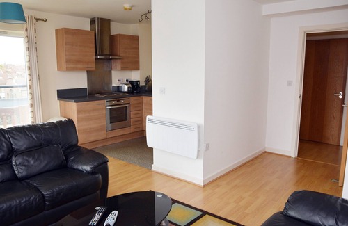 Leytonstone Apartment | Inviting 2 Bedroom Flat with Wi-Fi & Breakfast for 6