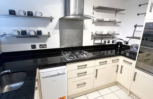 St. Mark's Apartment | Inviting 2 Bedroom Garden Flat with Free Parking