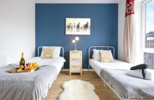 Milton Keynes Apartment | Inviting 2-Bedroom Penthouse in Milton Keynes City Centre