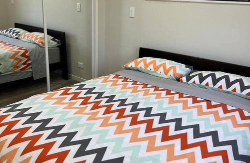 Manurewa Apartment | Welcoming 2 Bedroom Retreat - Child Friendly & Highly Rated