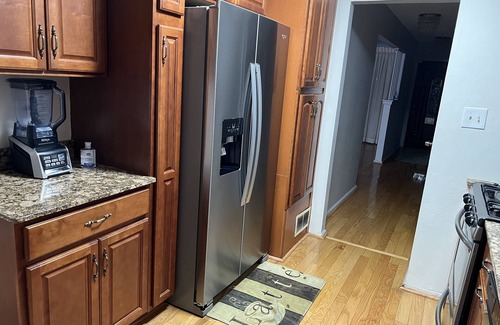 Queens House | Cozy 2-Bedroom Home in Peaceful Neighborhood Near Mall
