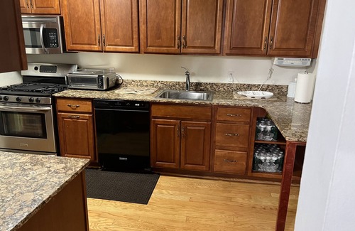 Queens House | Cozy 2-Bedroom Home in Peaceful Neighborhood Near Mall
