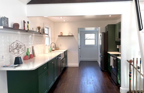 Hinsdale Cabin | Inviting 2-Bedroom Loft with Hot Tub at Lake Ashmere
