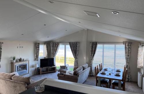 Crimdon House | Inviting 2-Bedroom Lodge with Breathtaking Views