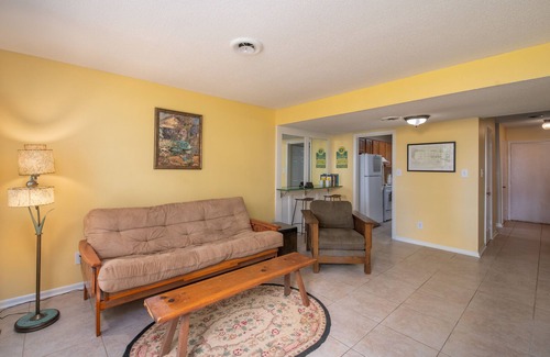 Lake Waccamaw House | Lakefront Condo with Kayaks, Pets Welcome & Guest Rated 9.8