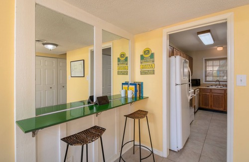 Lake Waccamaw House | Lakefront Condo with Kayaks, Pets Welcome & Guest Rated 9.8