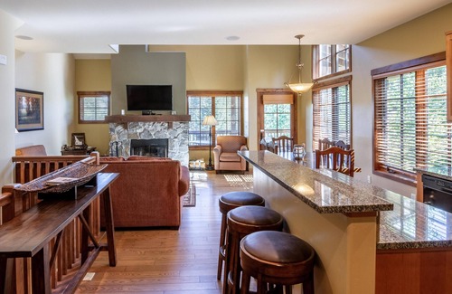 Tamarack Resort House | Experience Misty Mountain at Tamarack Resort with Spa & Pool