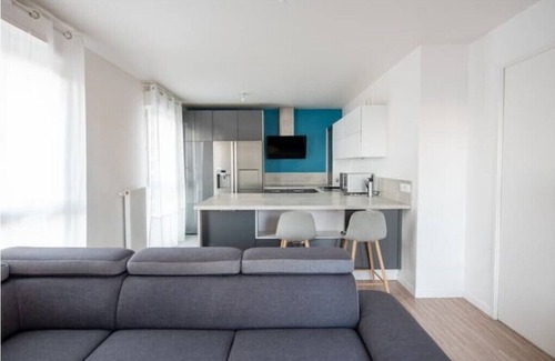 Center Apartment | Cozy 2-Bedroom Apartment with Spa Near Paris