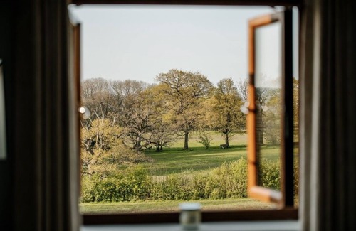 Hopton Wafers Cottage | Inviting 2-Bed Cottage with Breathtaking Views Awaits You