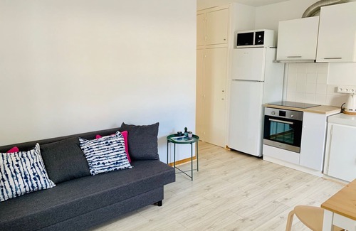 Guethary Apartment | Prime 2-Room Getaway in Guéthary Near Beach & Shops