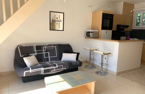 Saint-Aygulf Apartment | Sunny 2-Room Retreat with Ocean Views & Large Terrace