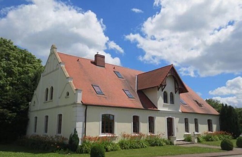 Altkalen Apartment | Spacious 2-Z Apartment with Huge Garden & Pool Access