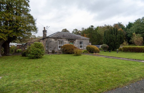 Glenrothes Cottage | Historic Cottage Near St Andrews with Spa and Family Amenities