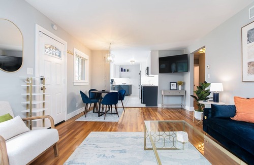 Wooded Estates House | Trendy '23 Remodel - Steps from Notre Dame Attractions