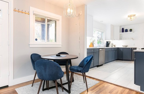 Wooded Estates House | Trendy '23 Remodel - Steps from Notre Dame Attractions