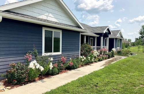 Pottawatomie County House | Beautiful 2800 sq ft., 4 bedroom country home with private beach and pool!