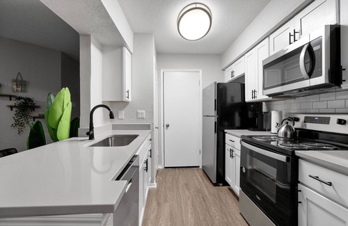 University Hills and Windsor Park Apartment | Beautiful 2BD/1BA in University Hills 6839