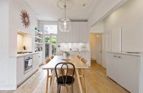 Northcote Apartment | Stylish 2 Bed Apartment with Garden in Clapham