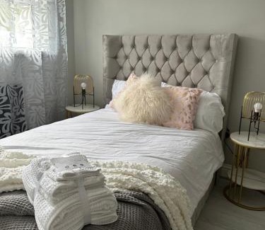 Cassington House | Inviting 2-Bedroom Apartment for Families and Travelers