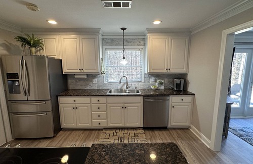 Sandy Springs House | Prime 2BR Retreat in Atlanta with Top Amenities & Reviews
