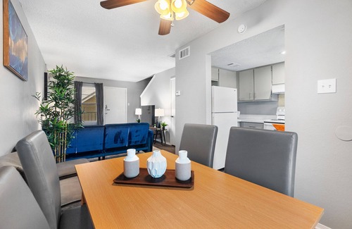 Hancock Apartment | Beautiful 2BR/1BA in Hydepark 8836