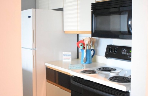 Southend Condo | Beautiful 2BR/2BA Condo Steps from the Beach