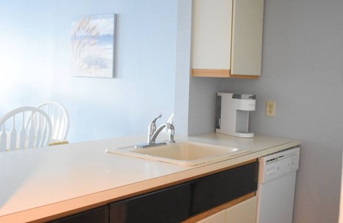 Southend Condo | Beautiful 2BR/2BA Condo Steps from the Beach