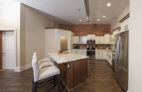 Wooster Apartment | Stylish Downtown Loft with Pool, Spa & Pet-Friendly Perks