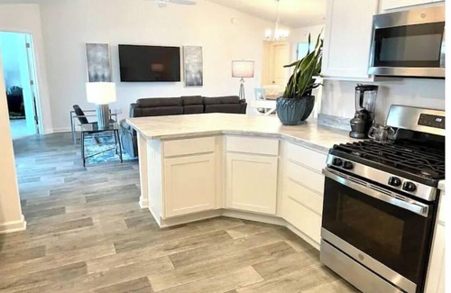 Leesburg House | Inviting 2BR Home with Golf Cart & Pool in The Villages
