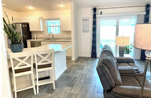 Leesburg House | Inviting 2BR Home with Golf Cart & Pool in The Villages