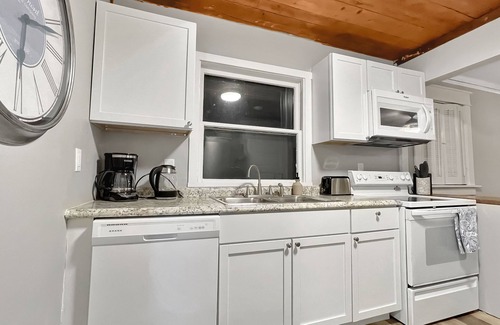 North of Grand House | Cozy 2BR Retreat North of Grand, Near Downtown