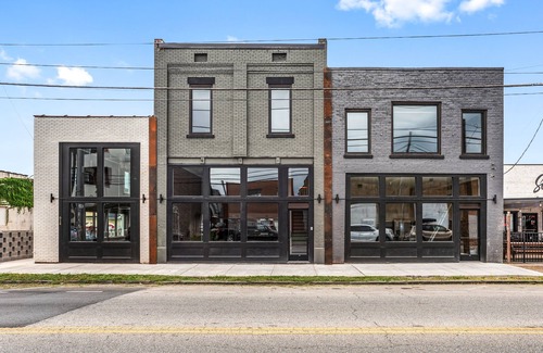 Chattanooga Apartment | Exceptional 2BR Retreat on Main St - Family Friendly!