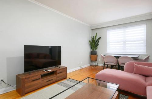 Cote-Des-Neiges—Notre-Dame-De-Grace Apartment | Beautiful 2BR on Walkley