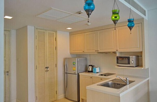 Nong Kae Apartment | Inviting 2BR Pool View with Ocean Access & Kitchen