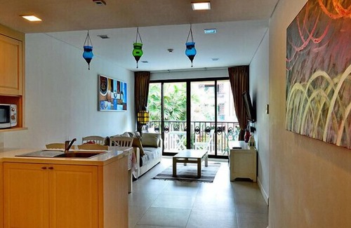 Nong Kae Apartment | Inviting 2BR Pool View with Ocean Access & Kitchen