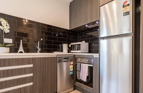 Newton Apartment | Inviting Two Bedroom Apartment Near Myers Park with Breakfast